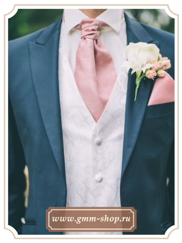 Синий мужской пиджак и белый свадебный жилет 