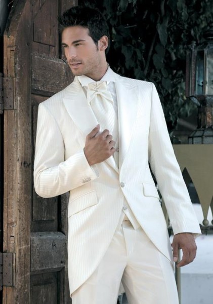 Мужской белый свадебный костюм
